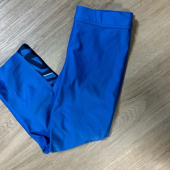 Under Armour Royal Blue Cropped Leggings Size Small - Picture 2 of 3